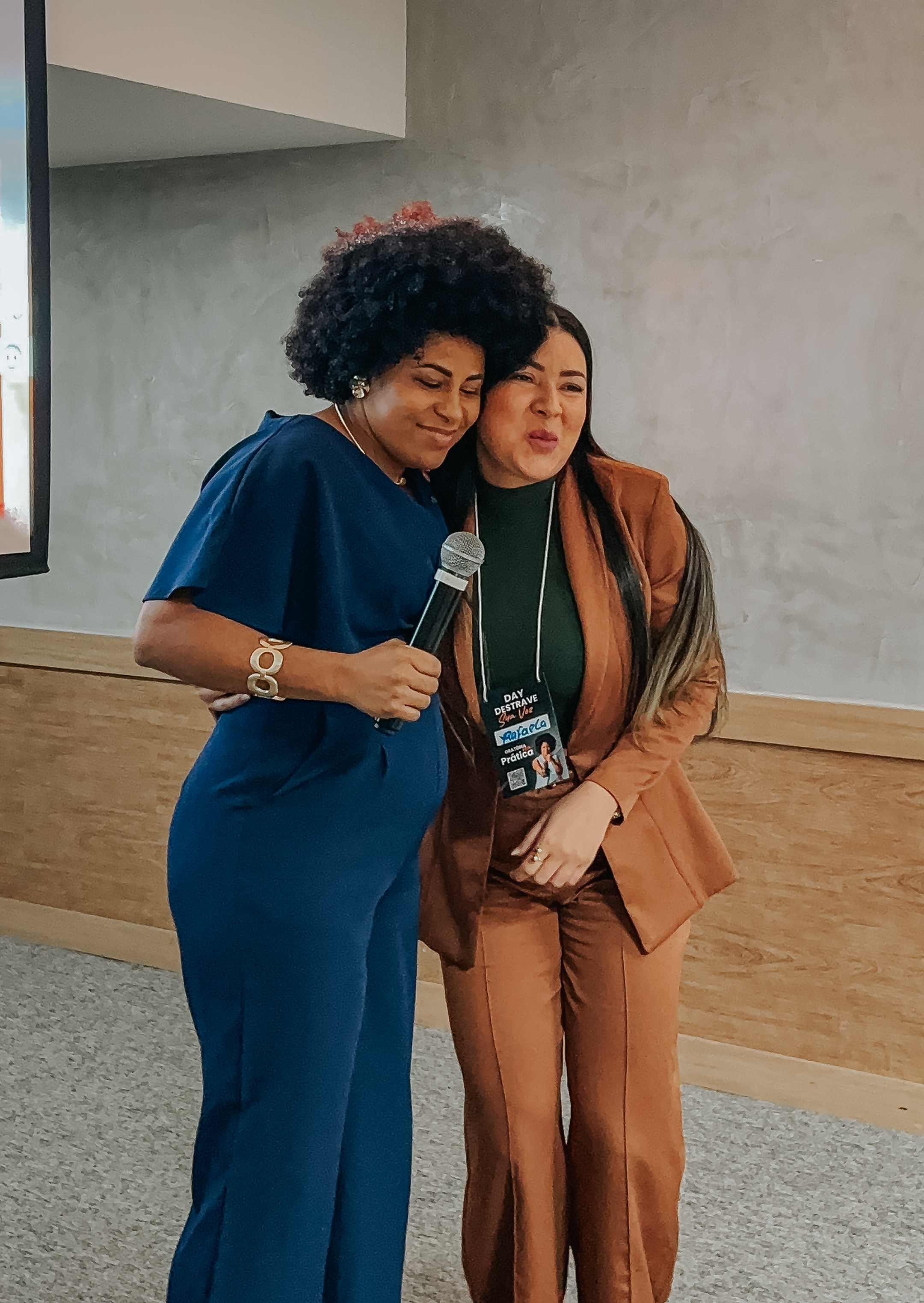 Professor conduzindo exercício prático