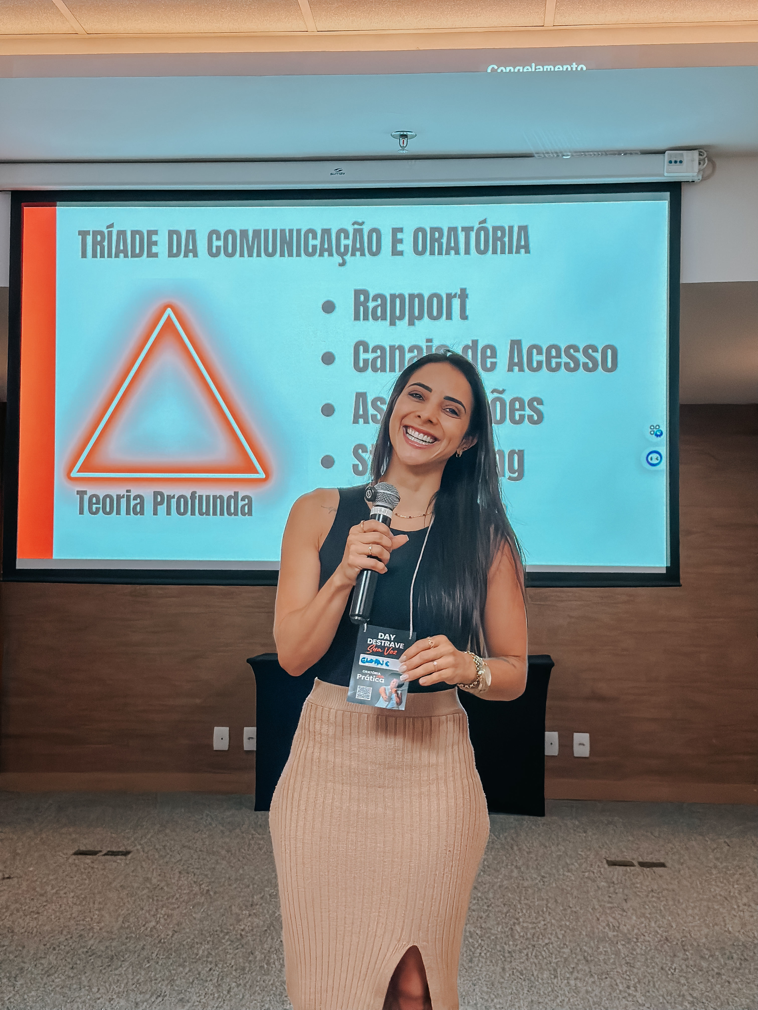 Participantes apresentando no palco